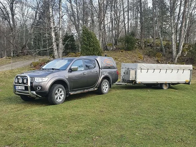 Grå sprinter med släp